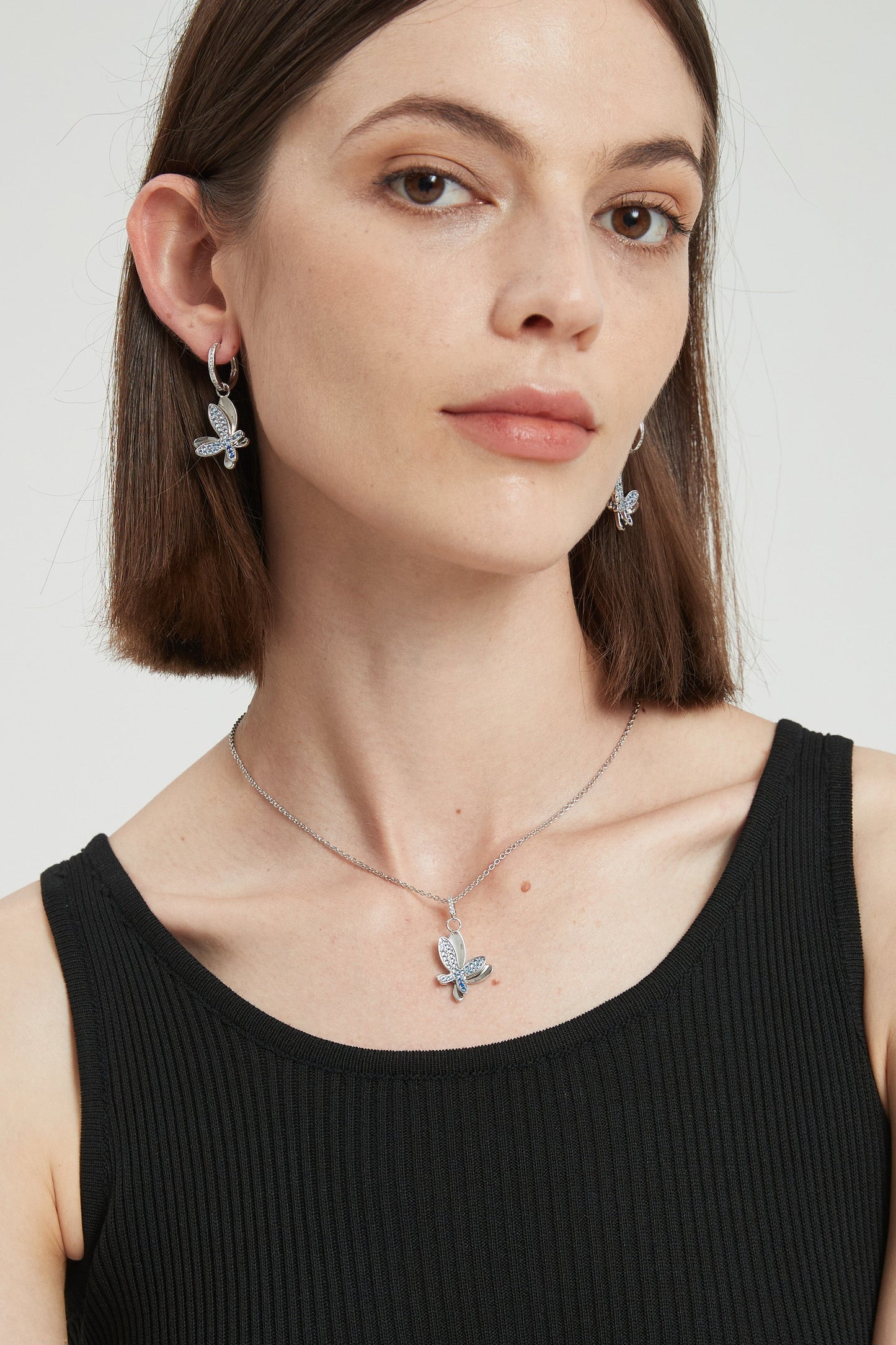 Silver Gradient Blue Pav¨¦ Diamond Butterfly Pendant Necklace
