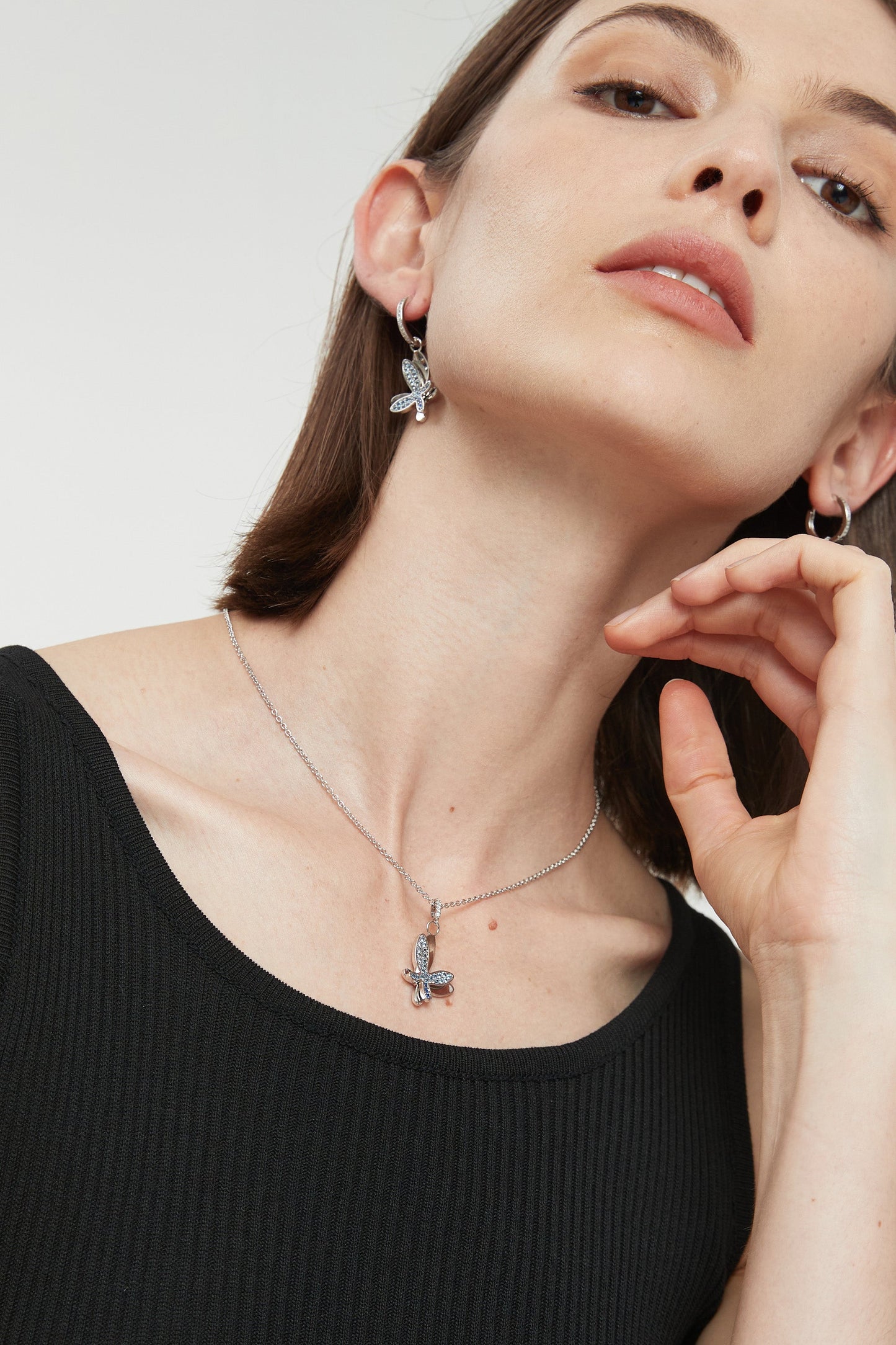 Silver Gradient Blue Pav¨¦ Diamond Butterfly Pendant Necklace