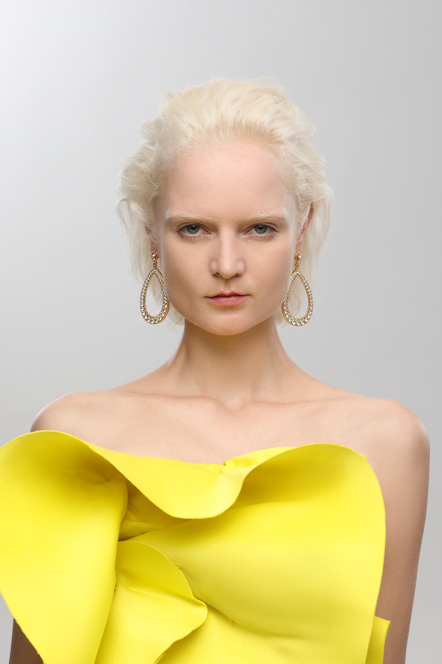 Gold Artisanal Pav¨¦ Hollow Teardrop Earrings - Classicharms