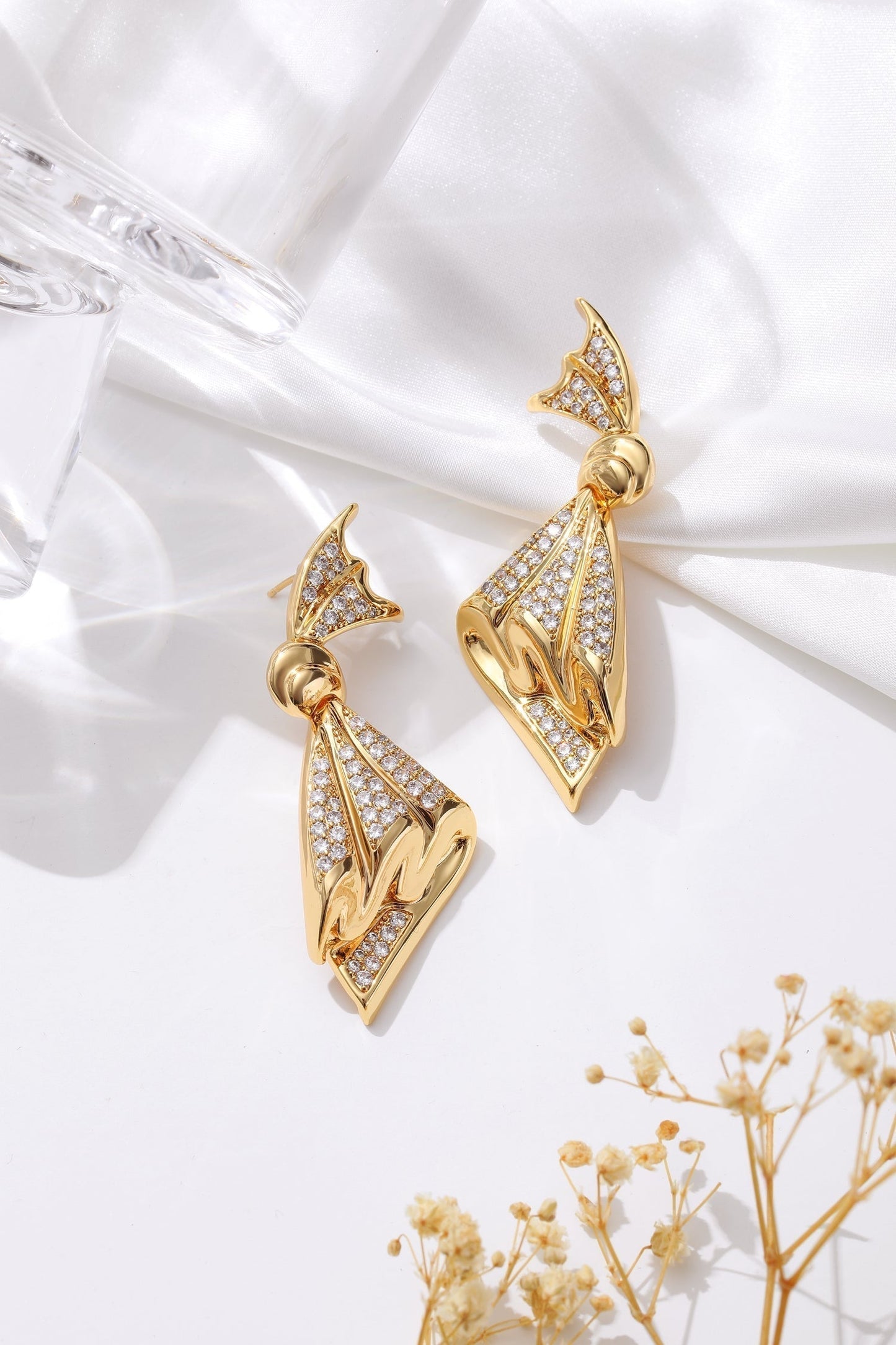 Pav¨¦ Diamonds Embellished Butterfly Earrings - Classicharms