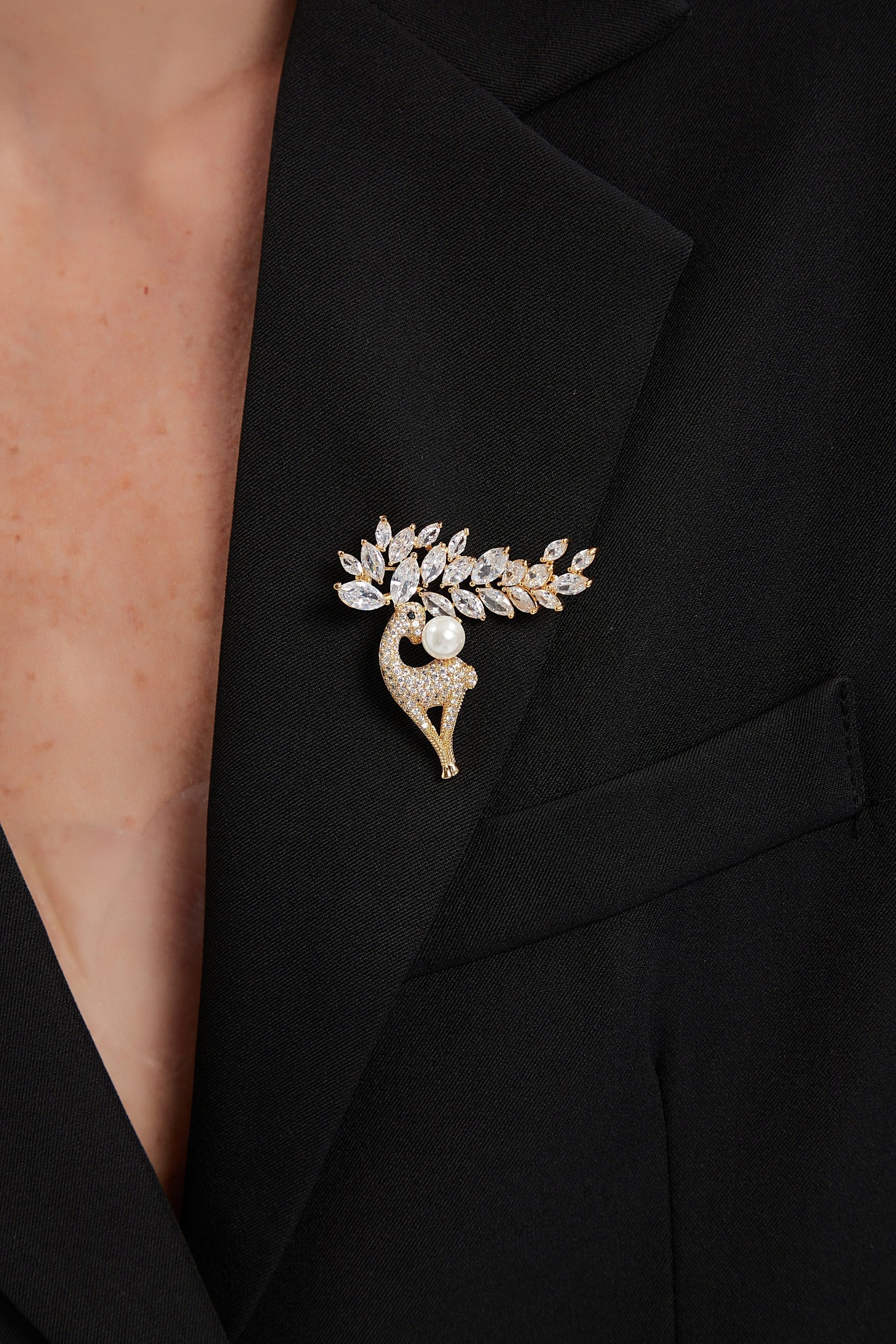 Gold Pav¨¦ and Pearl Reindeer Brooch Necklace Set - Classicharms